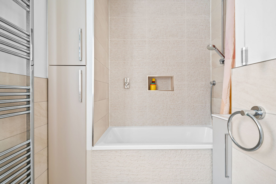 5 bed end of terrace house for sale in Devonshire Road, Horsham  - Property Image 19