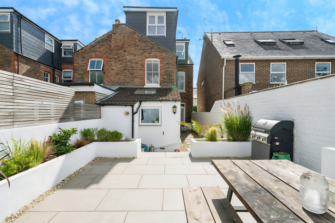 5 bed end of terrace house for sale in Devonshire Road, Horsham  - Property Image 25