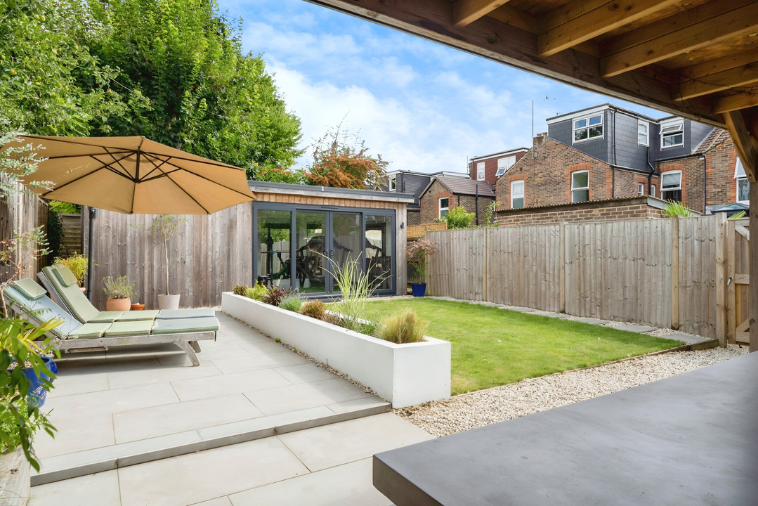 5 bed end of terrace house for sale in Devonshire Road, Horsham  - Property Image 31