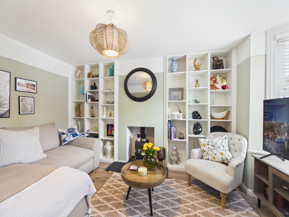 3 bed semi-detached house for sale in Barrington Road, Horsham, West Sussex - Property Image 13