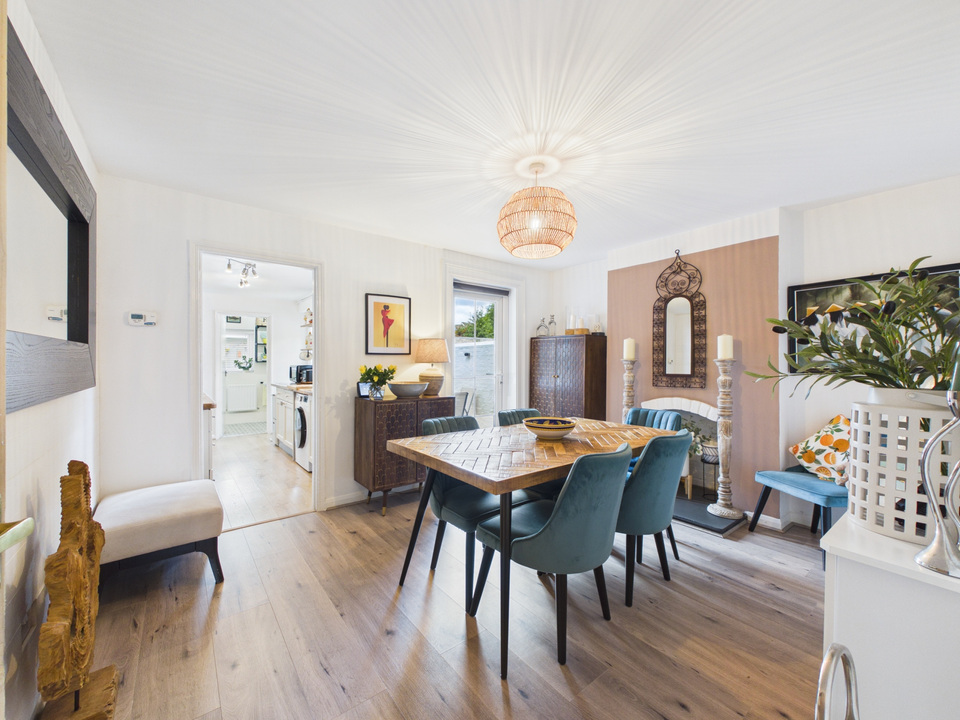 3 bed semi-detached house for sale in Barrington Road, Horsham, West Sussex - Property Image 3