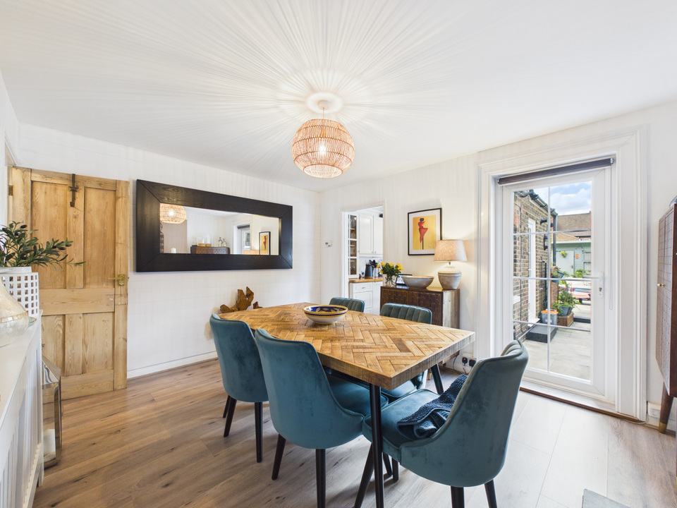 3 bed semi-detached house for sale in Barrington Road, Horsham, West Sussex - Property Image 14