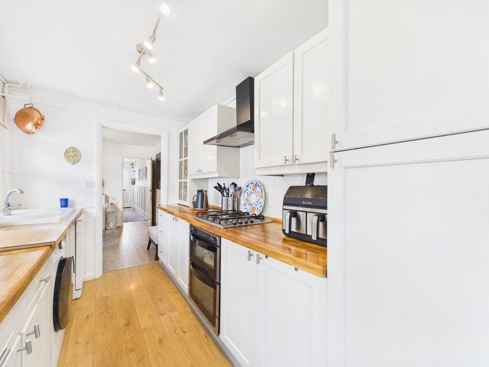 3 bed semi-detached house for sale in Barrington Road, Horsham, West Sussex - Property Image 15