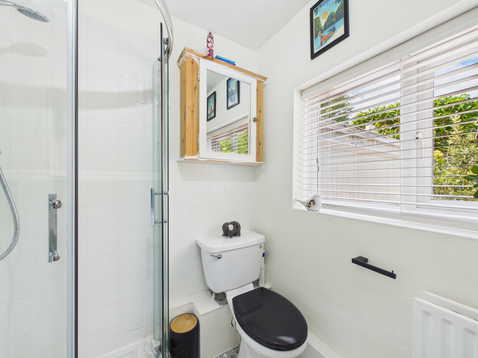 3 bed semi-detached house for sale in Barrington Road, Horsham, West Sussex - Property Image 18