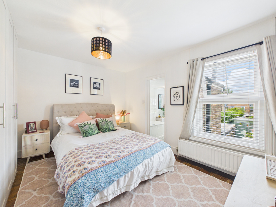 3 bed semi-detached house for sale in Barrington Road, Horsham, West Sussex - Property Image 5