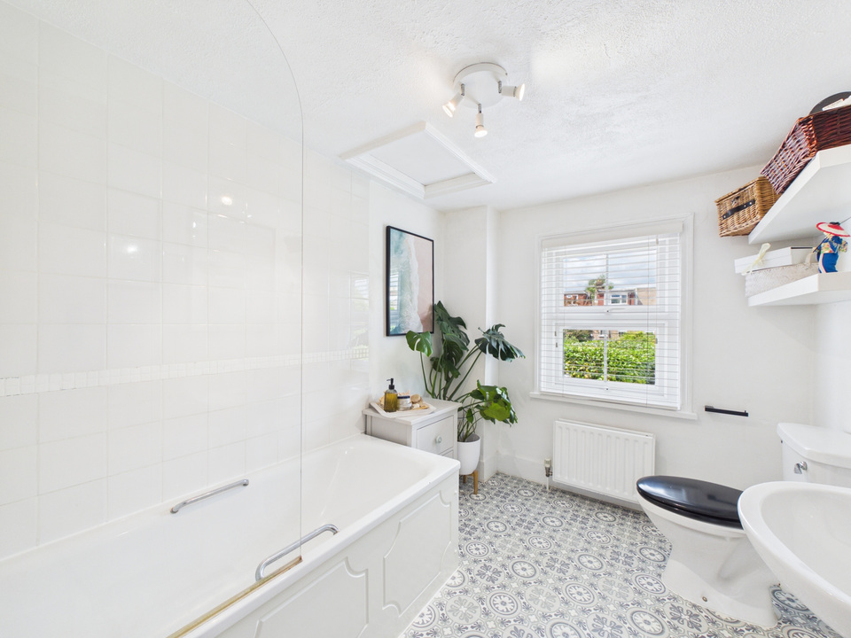 3 bed semi-detached house for sale in Barrington Road, Horsham, West Sussex - Property Image 6