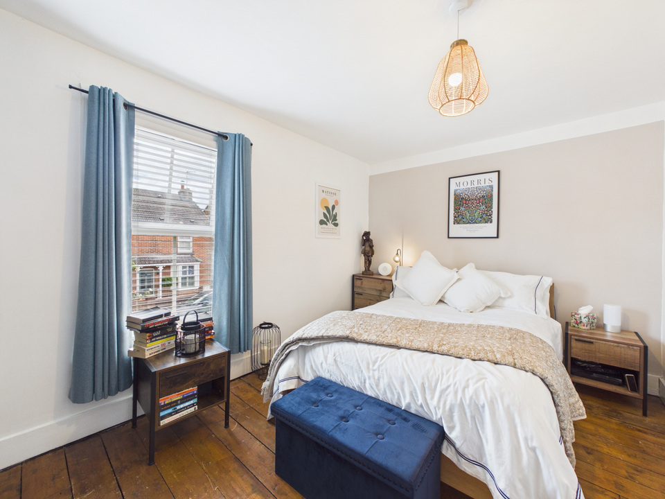 3 bed semi-detached house for sale in Barrington Road, Horsham, West Sussex - Property Image 8
