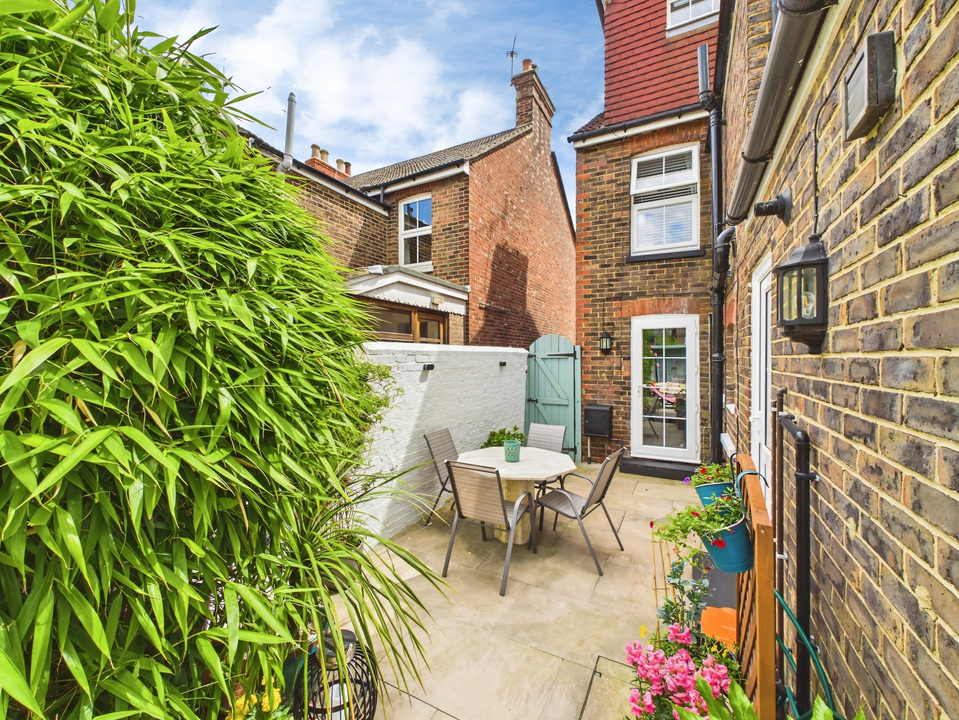 3 bed semi-detached house for sale in Barrington Road, Horsham, West Sussex - Property Image 21