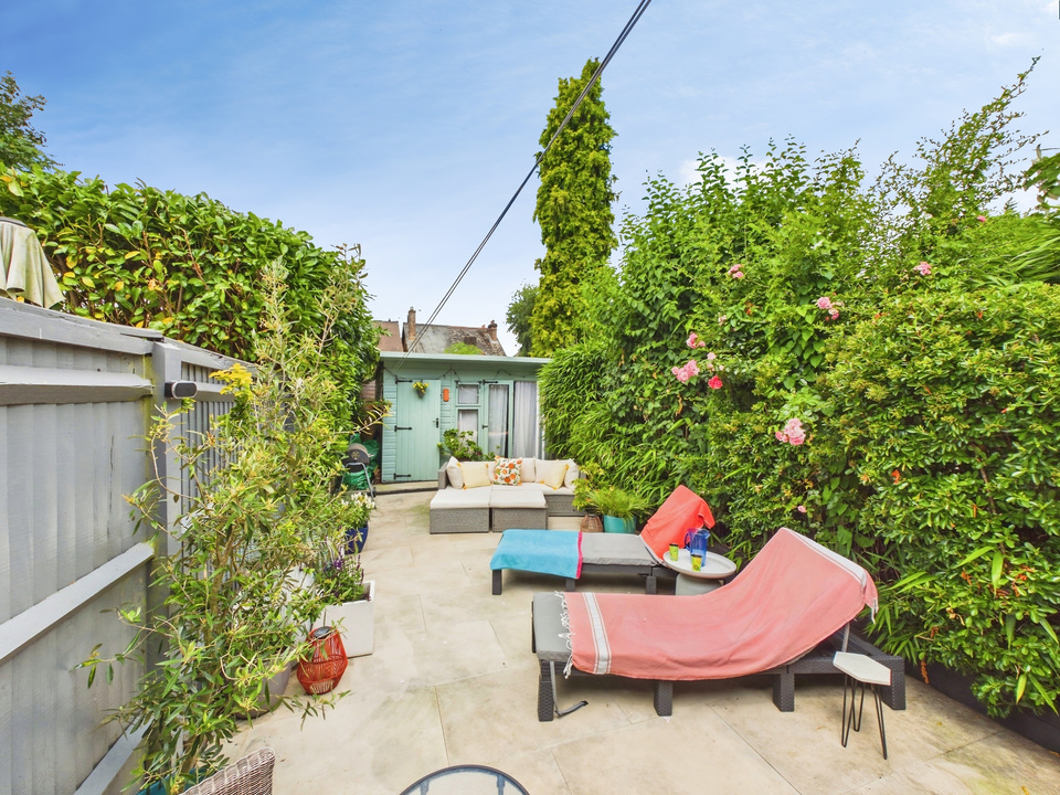 3 bed semi-detached house for sale in Barrington Road, Horsham, West Sussex - Property Image 23