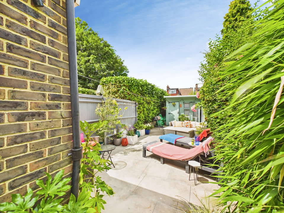 3 bed semi-detached house for sale in Barrington Road, Horsham, West Sussex - Property Image 9
