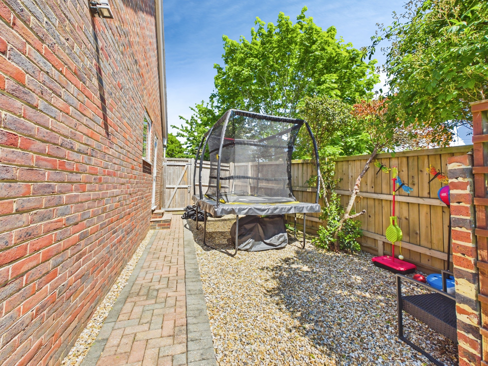 4 bed semi-detached house for sale in Barleycroft, Cowfold  - Property Image 34