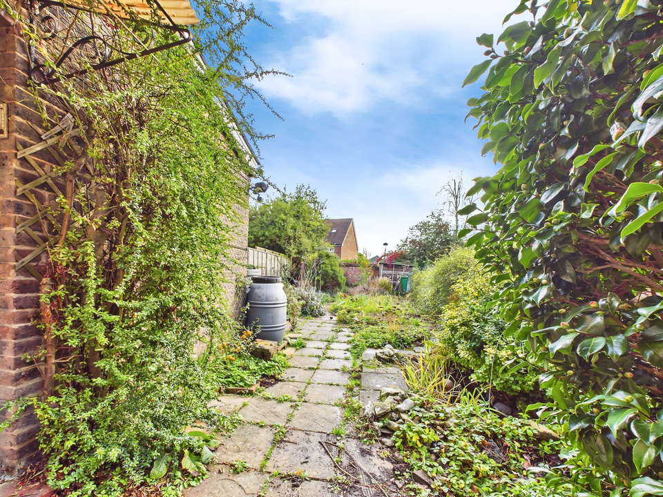 3 bed semi-detached house for sale in New Street, Horsham  - Property Image 9