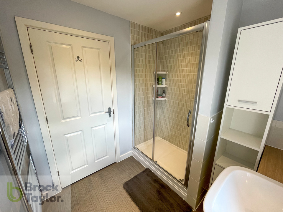 2 bed apartment for sale in Heydon Way, Broadbridge Heath  - Property Image 16