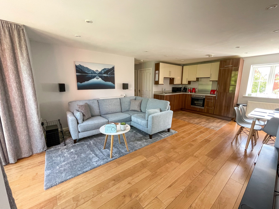 2 bed apartment for sale in Heydon Way, Broadbridge Heath  - Property Image 3
