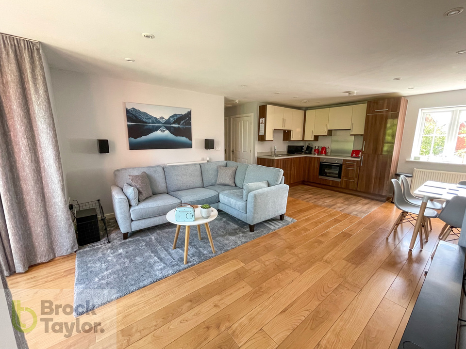 2 bed apartment for sale in Heydon Way, Broadbridge Heath  - Property Image 3