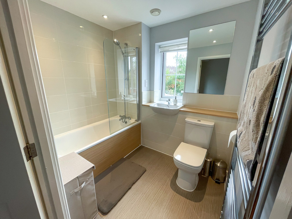 2 bed apartment for sale in Heydon Way, Broadbridge Heath  - Property Image 7