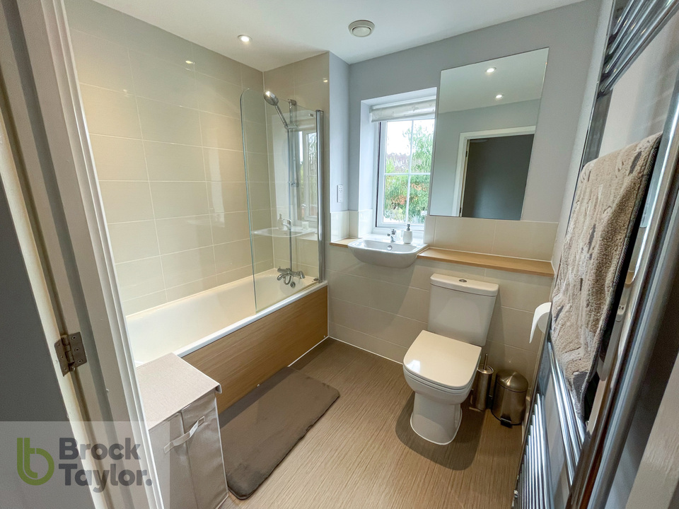 2 bed apartment for sale in Heydon Way, Broadbridge Heath  - Property Image 7