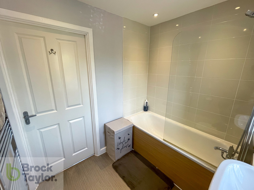 2 bed apartment for sale in Heydon Way, Broadbridge Heath  - Property Image 18