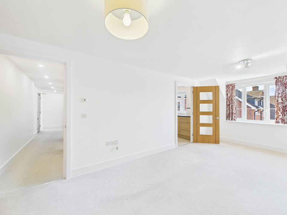 2 bed apartment for sale in Brighton Road, Horsham  - Property Image 2