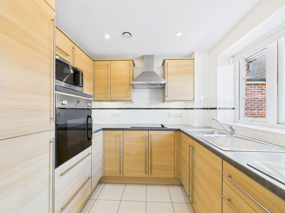 2 bed apartment for sale in Brighton Road, Horsham  - Property Image 3