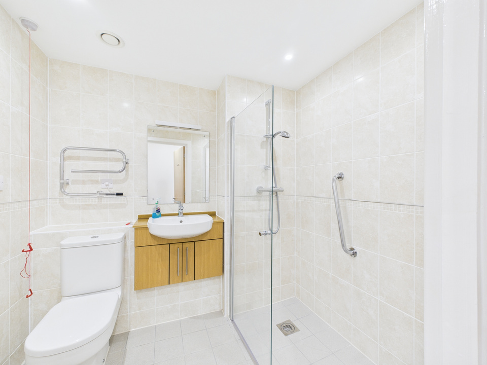 2 bed apartment for sale in Brighton Road, Horsham  - Property Image 6