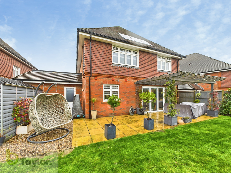 4 bed detached house for sale in Crouch Fields, Ansty, West Sussex, RH17 5NW  - Property Image 15