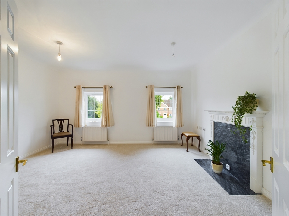 2 bed maisonette for sale in Hills Place, Horsham  - Property Image 4