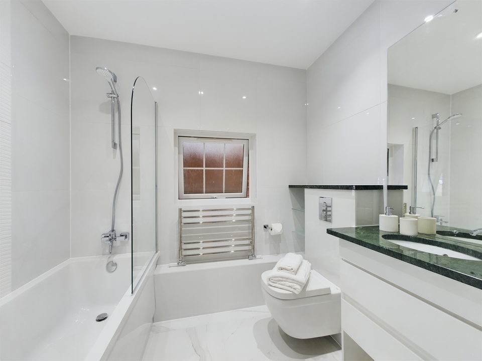 2 bed maisonette for sale in Hills Place, Horsham  - Property Image 7