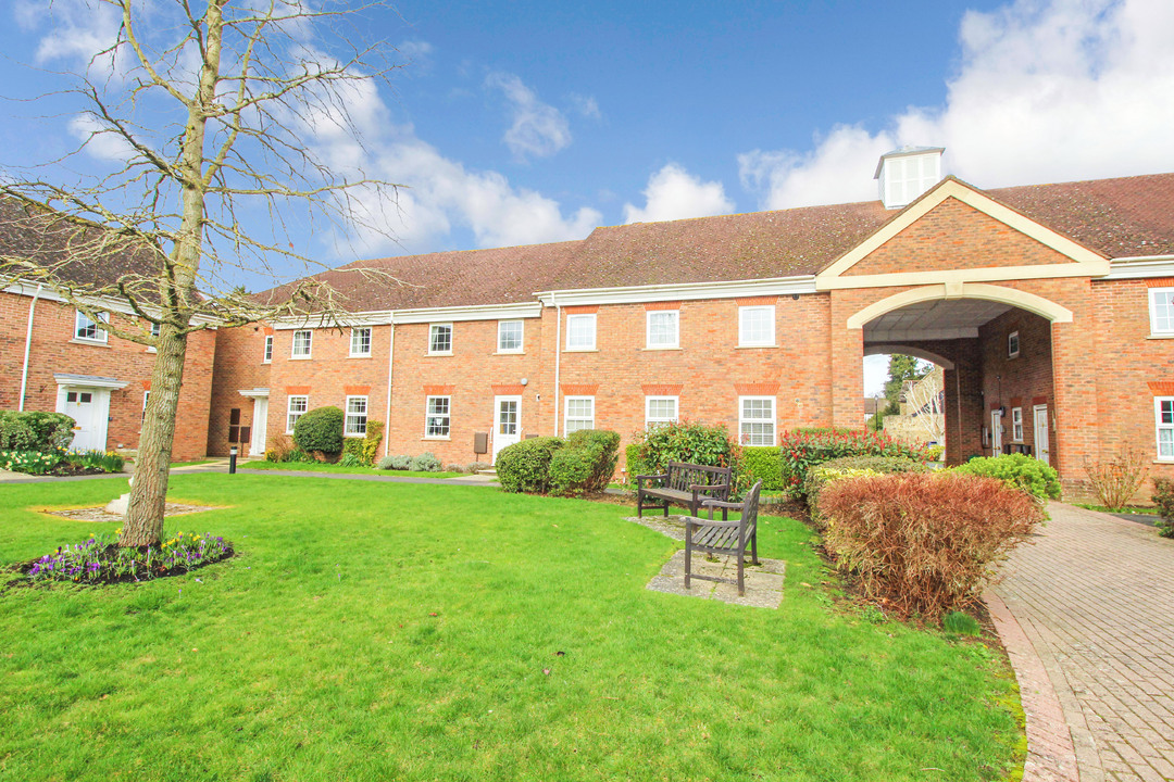 2 bed maisonette for sale in Hills Place, Horsham  - Property Image 14
