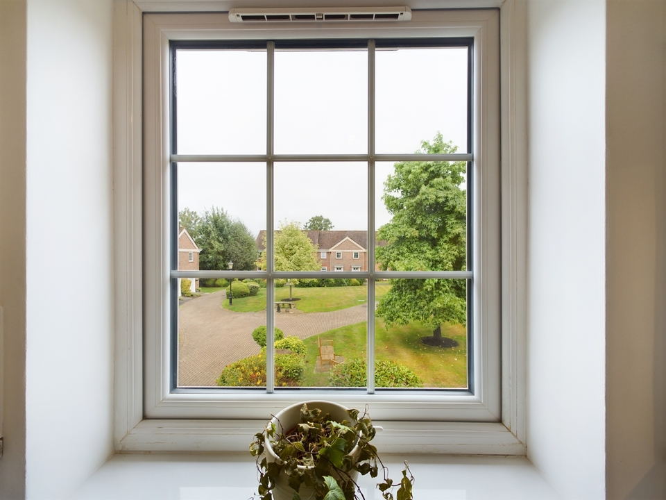 2 bed maisonette for sale in Hills Place, Horsham  - Property Image 8