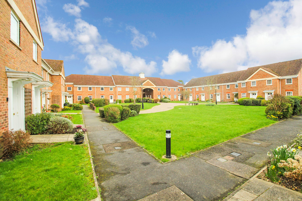 2 bed maisonette for sale in Hills Place, Horsham  - Property Image 1