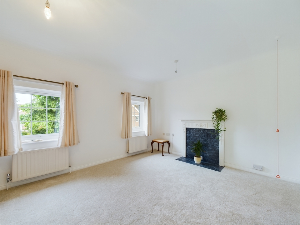 2 bed maisonette for sale in Hills Place, Horsham  - Property Image 9