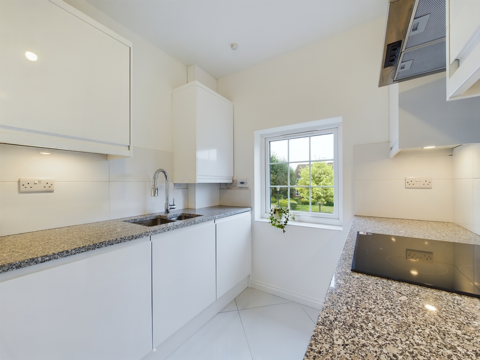 2 bed maisonette for sale in Hills Place, Horsham  - Property Image 12