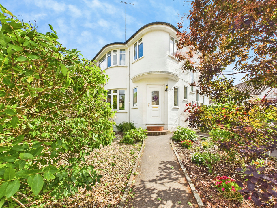 3 bed semi-detached house for sale in Greenway, Horsham  - Property Image 9