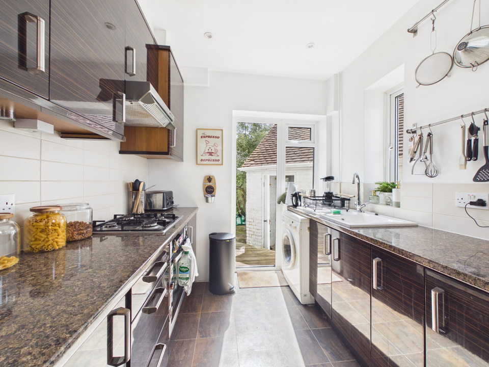 3 bed semi-detached house for sale in Greenway, Horsham  - Property Image 4