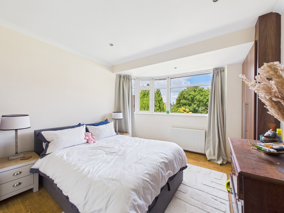 3 bed semi-detached house for sale in Greenway, Horsham  - Property Image 6