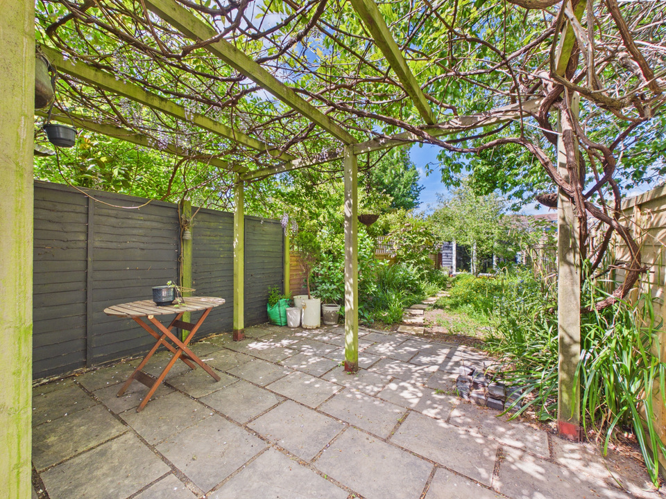 2 bed semi-detached house for sale in Park Terrace West, Horsham  - Property Image 9