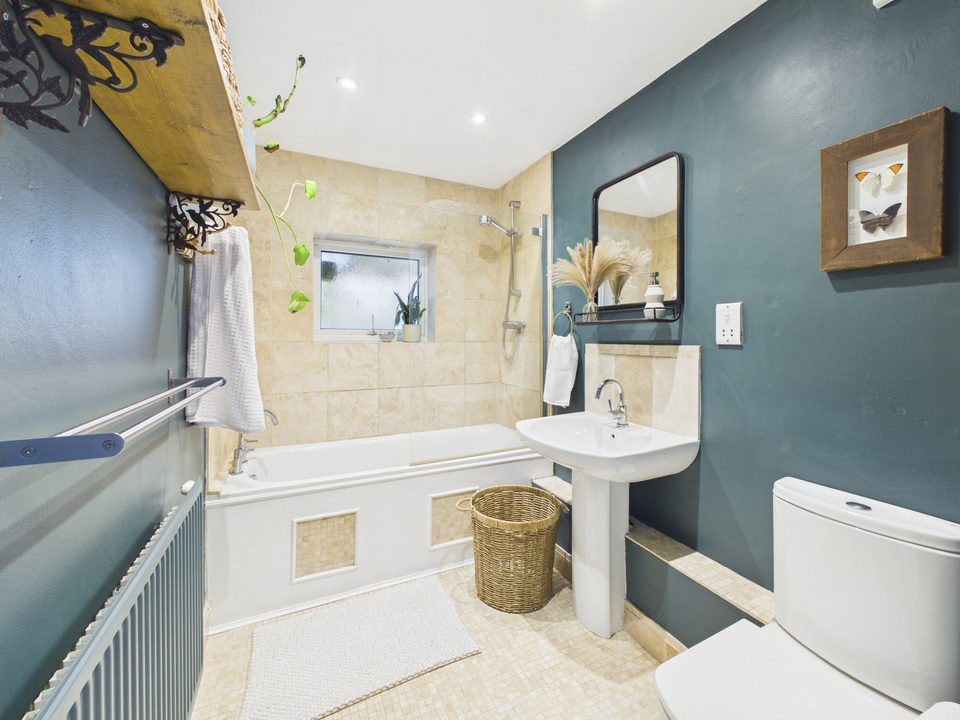 2 bed semi-detached house for sale in Park Terrace West, Horsham  - Property Image 5