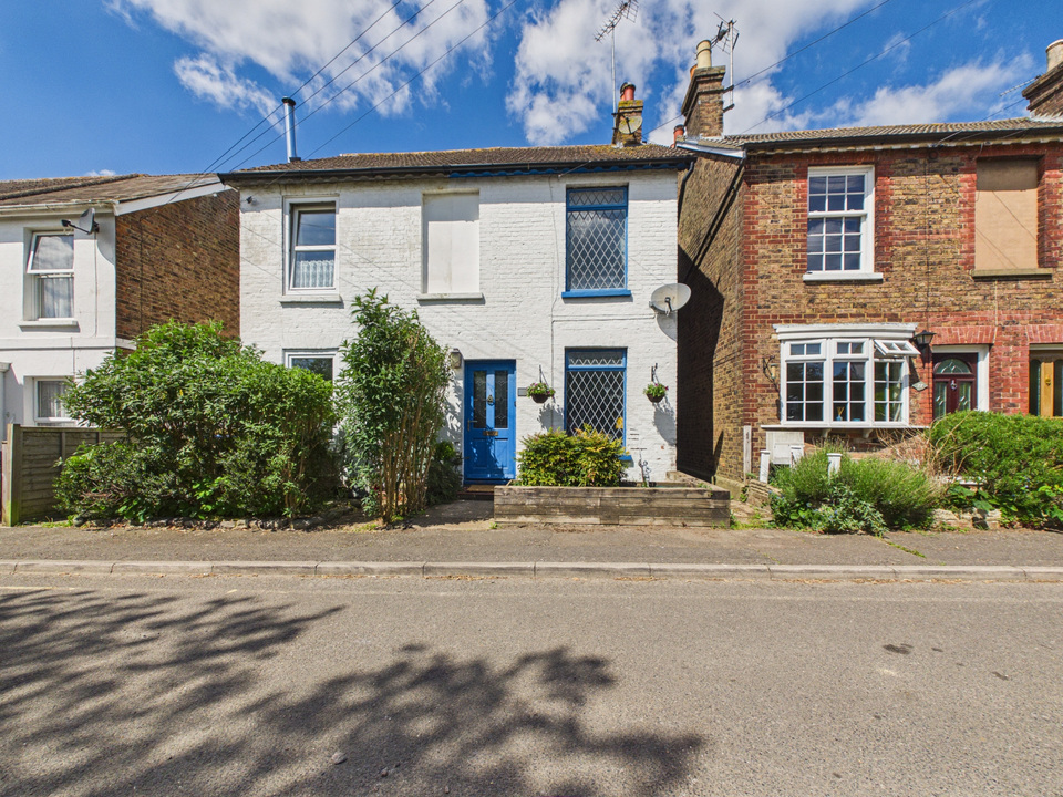 2 bed semi-detached house for sale in Park Terrace West, Horsham - Property Image 1
