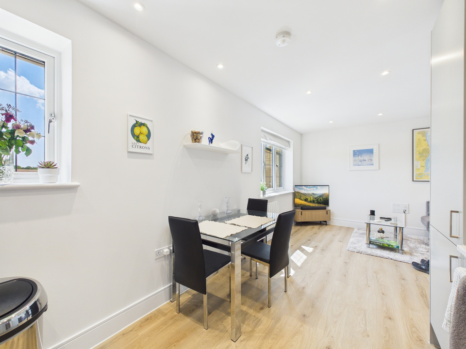 1 bed apartment for sale in Rochford Lodge, The Boulevard, Horsham  - Property Image 12