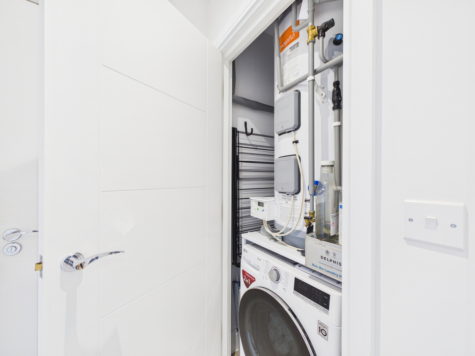 1 bed apartment for sale in Rochford Lodge, The Boulevard, Horsham  - Property Image 10