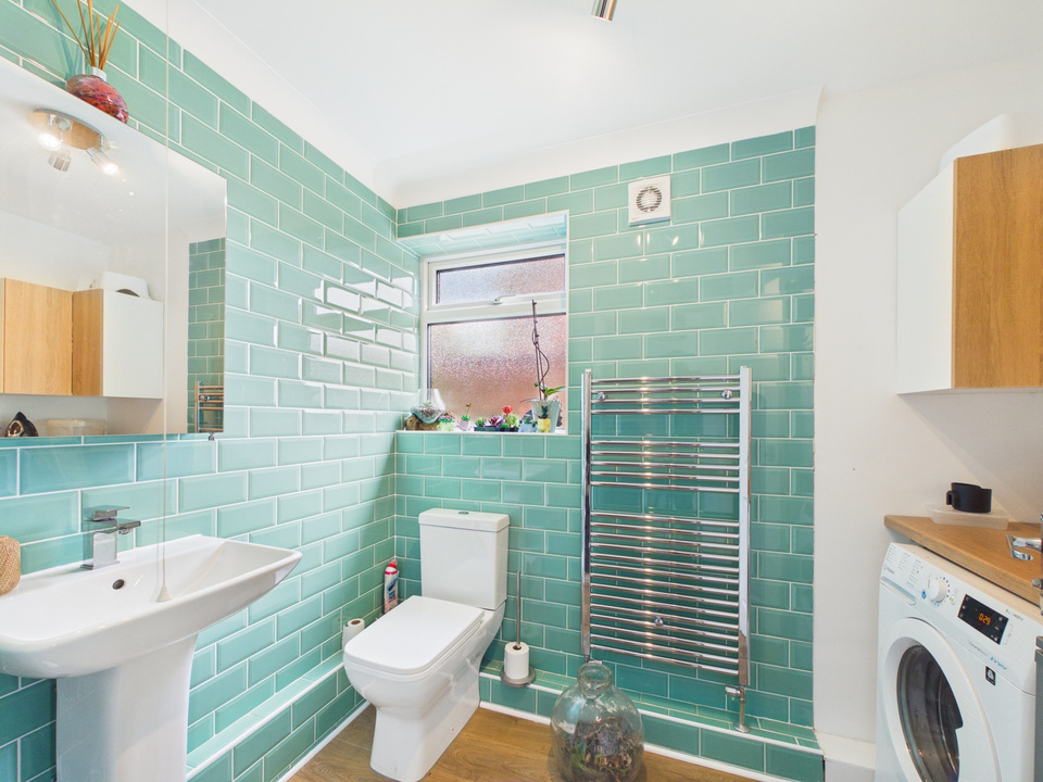 4 bed semi-detached house for sale in Longfield Road, Horsham  - Property Image 8