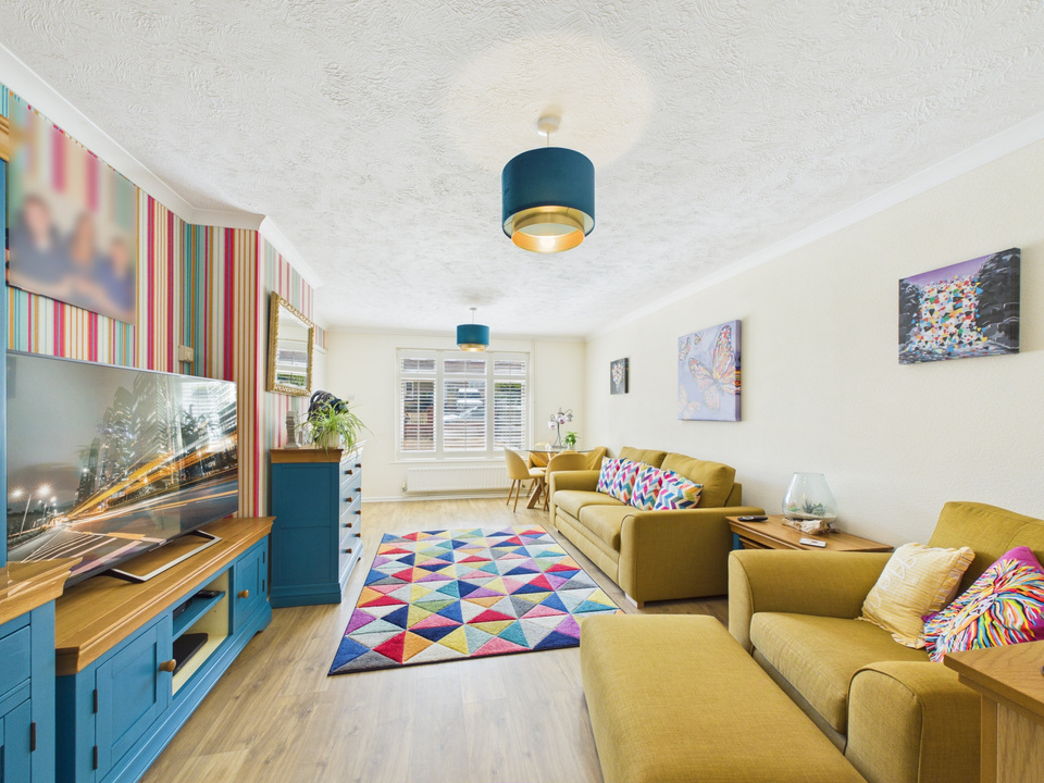 4 bed semi-detached house for sale in Longfield Road, Horsham  - Property Image 2