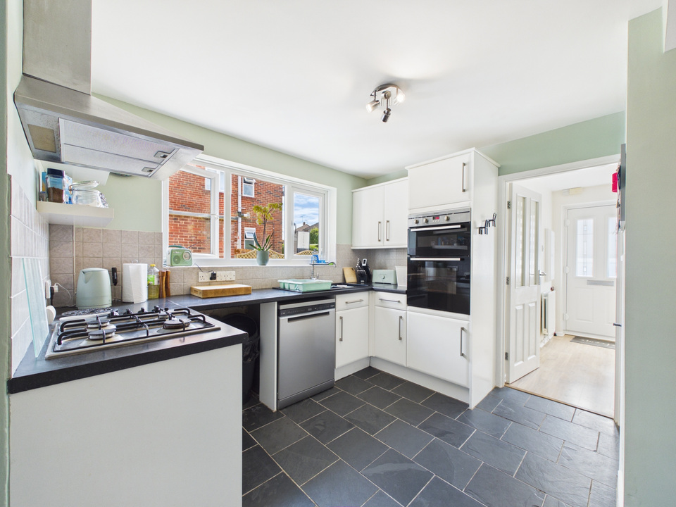 4 bed semi-detached house for sale in Longfield Road, Horsham  - Property Image 4