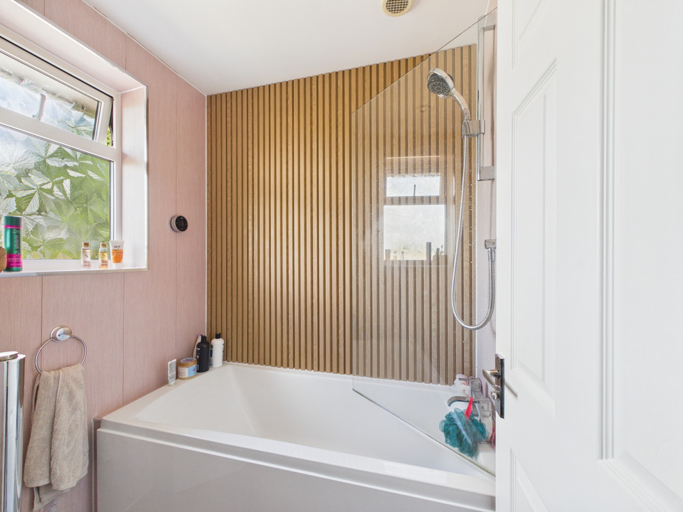 4 bed semi-detached house for sale in Longfield Road, Horsham  - Property Image 7