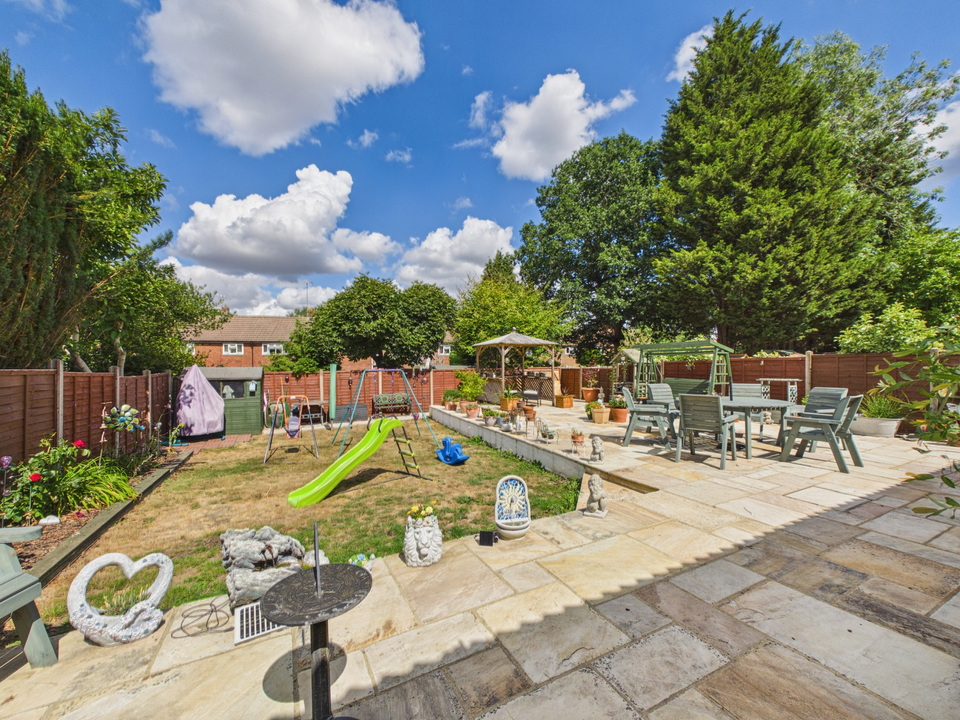 4 bed semi-detached house for sale in Longfield Road, Horsham  - Property Image 9