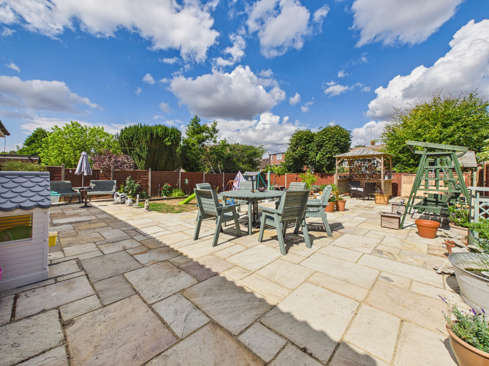 4 bed semi-detached house for sale in Longfield Road, Horsham  - Property Image 11