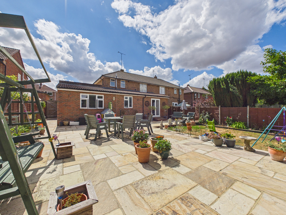 4 bed semi-detached house for sale in Longfield Road, Horsham  - Property Image 10