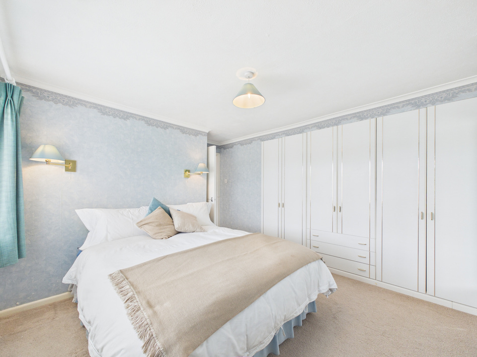 3 bed semi-detached house for sale in Farhalls Crescent, Horsham, West Sussex  - Property Image 7