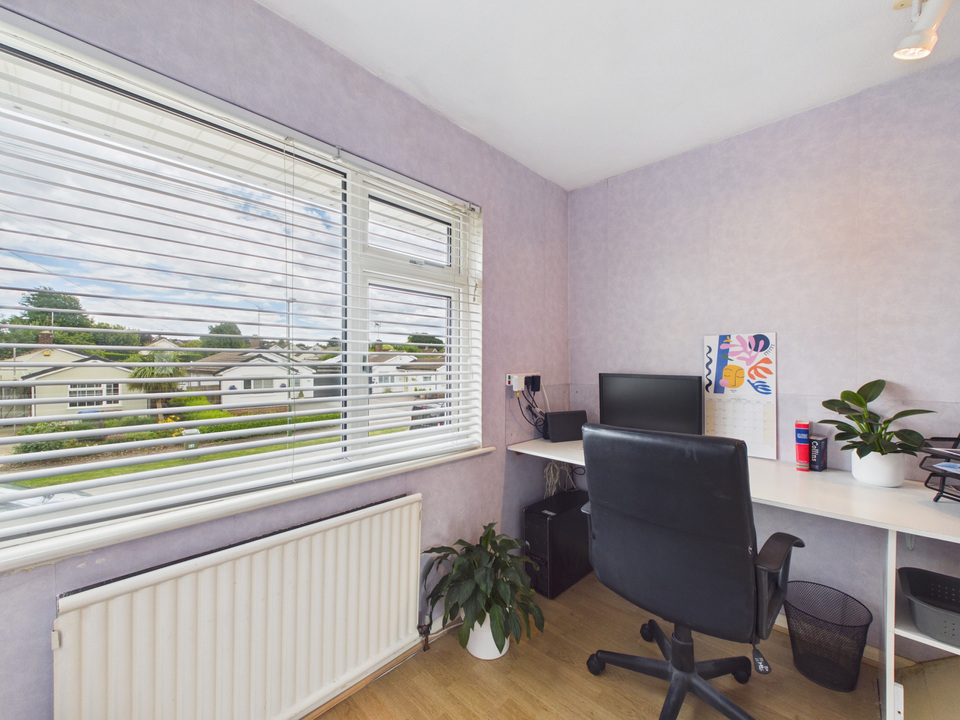 3 bed semi-detached house for sale in Farhalls Crescent, Horsham, West Sussex  - Property Image 9